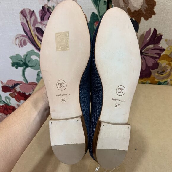 CHANEL Dark Wash Denim Flats Spring 2006 - Picture 6 of 7